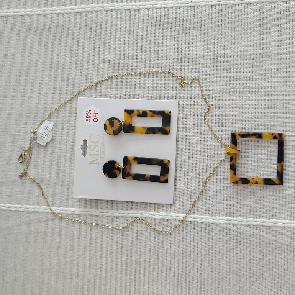 Earrings & Necklace Set By Mainstreet Collection NWT‎ Animal Print Square